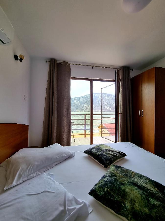 Escape Hotel ดูโบวา ภายนอก รูปภาพ